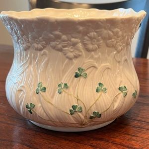 Belleek Daisy Planter